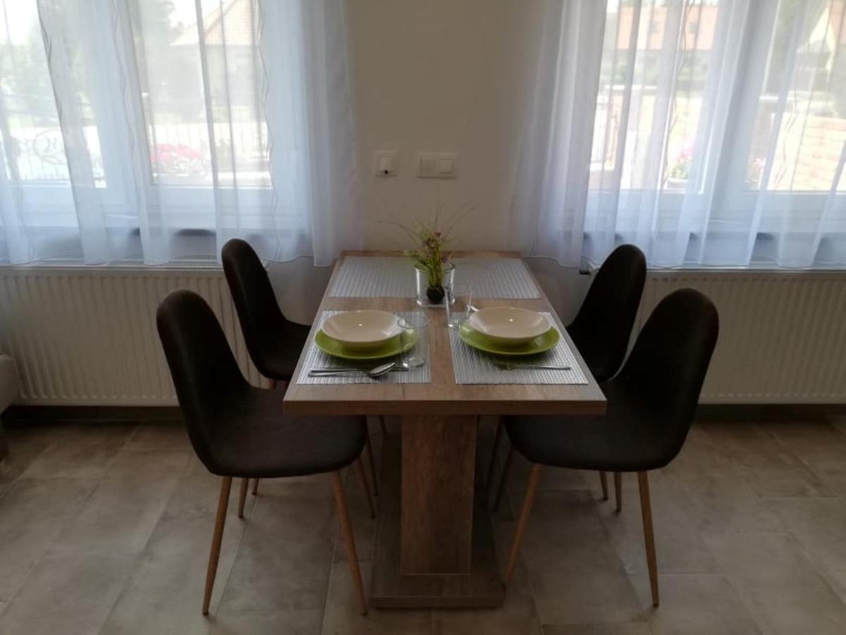 Mona Apartman Sarvar Exterior photo