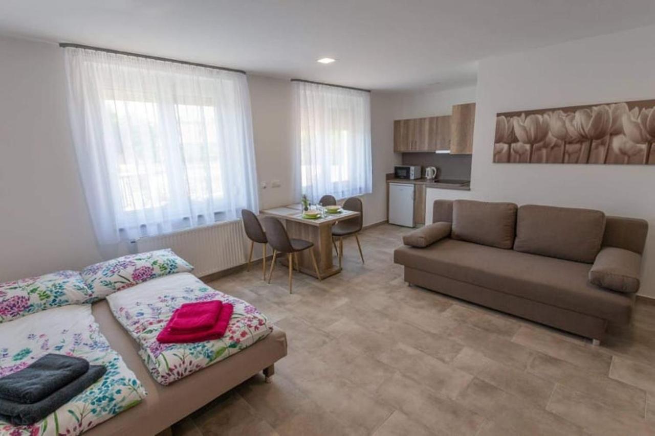 Mona Apartman Sarvar Exterior photo