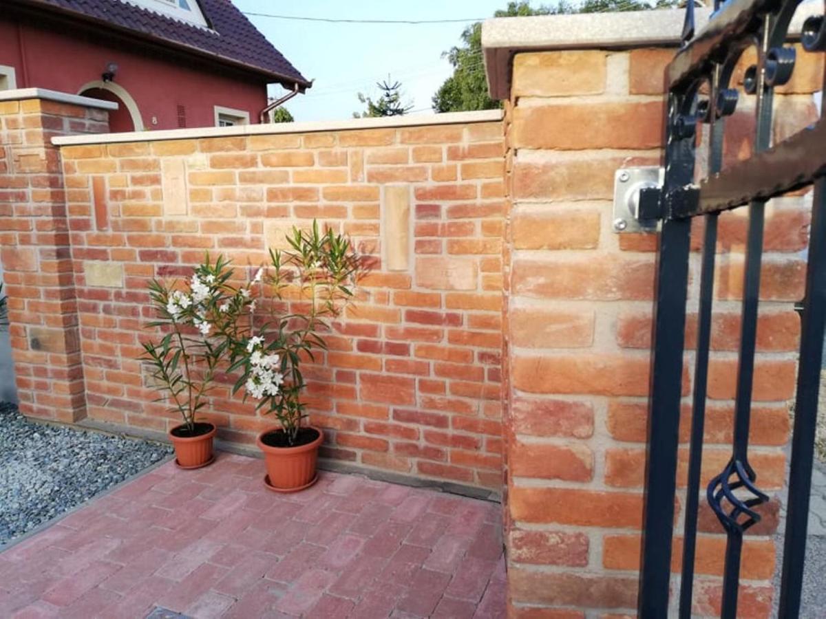 Mona Apartman Sarvar Exterior photo