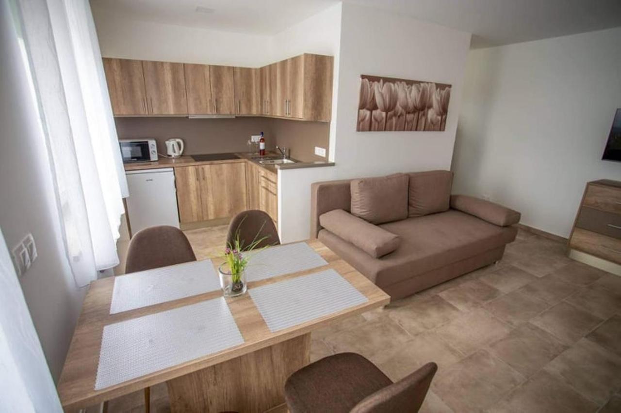 Mona Apartman Sarvar Exterior photo