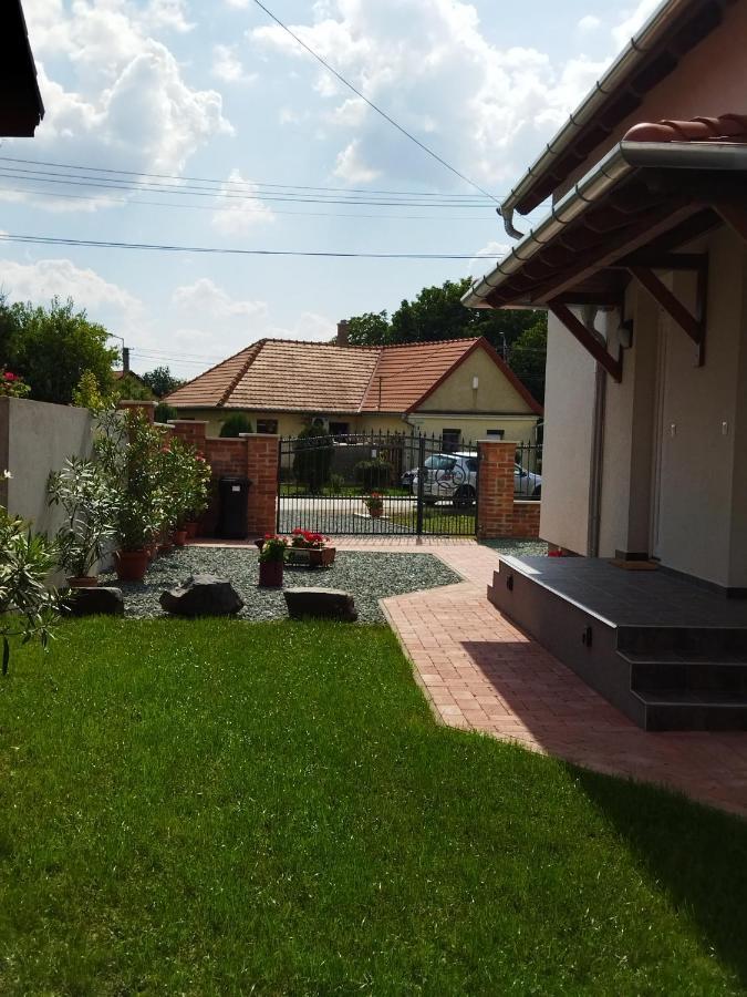 Mona Apartman Sarvar Exterior photo