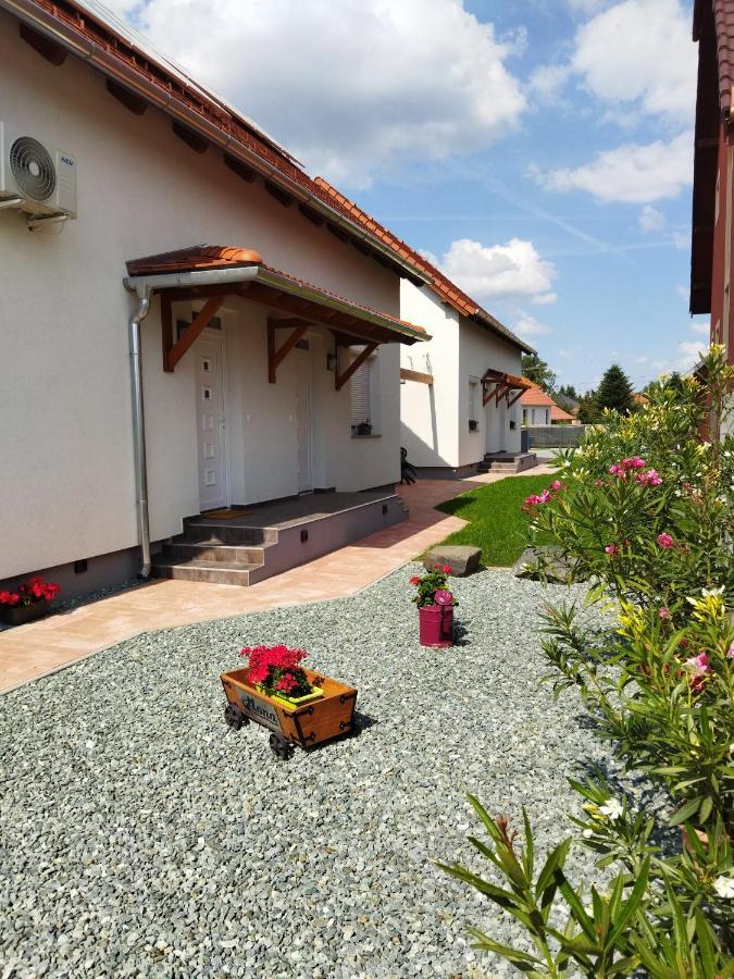 Mona Apartman Sarvar Exterior photo