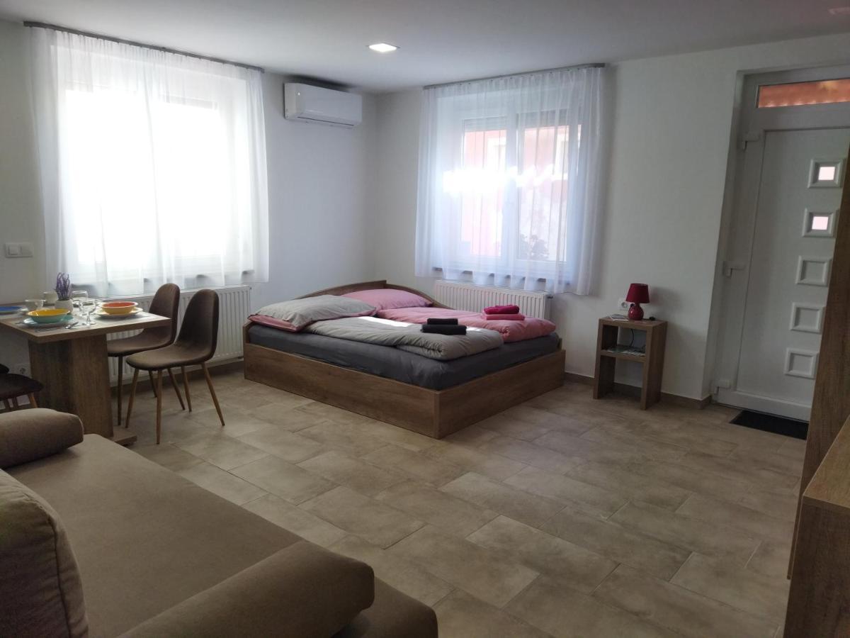 Mona Apartman Sarvar Exterior photo