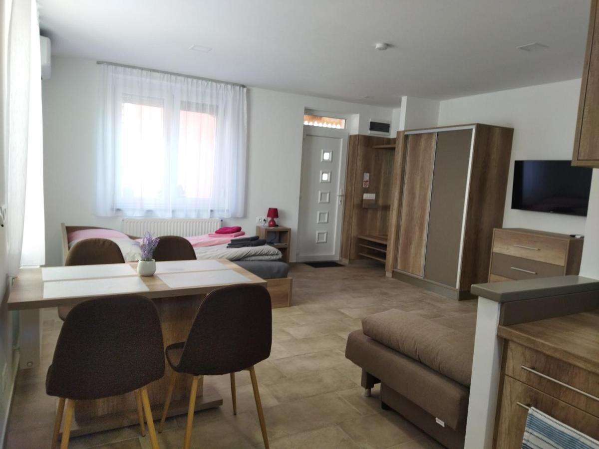 Mona Apartman Sarvar Exterior photo