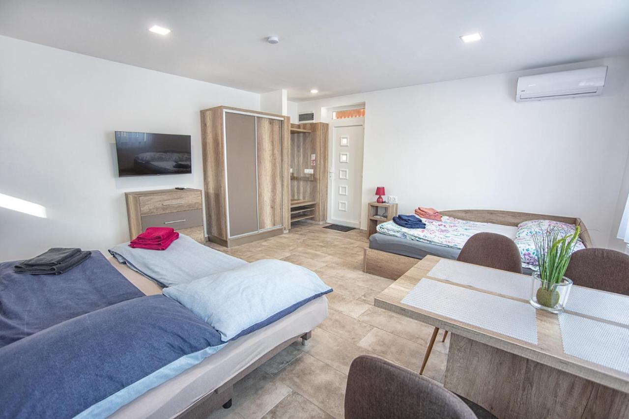 Mona Apartman Sarvar Exterior photo