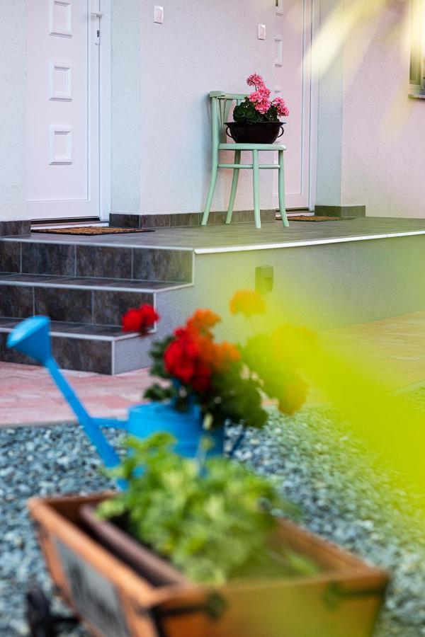 Mona Apartman Sarvar Exterior photo